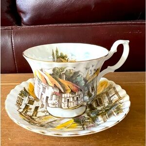 Royal Albert tea cup and saucer set beautiful!